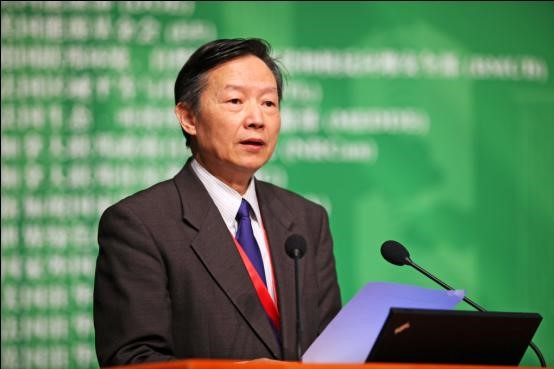 住房和城乡建设部副部长仇保兴主持大会