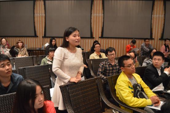 学生现场提问