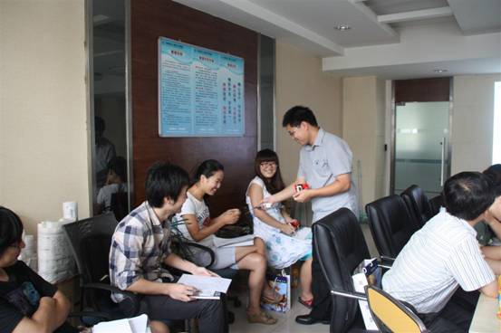 阿姆斯壮代表与设计师互动