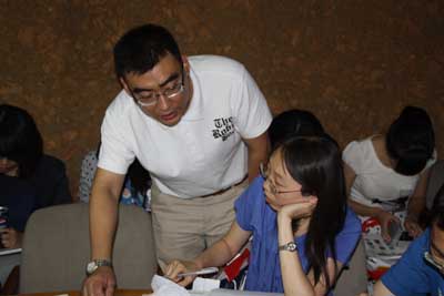 阿姆斯壮代表与设计师交流