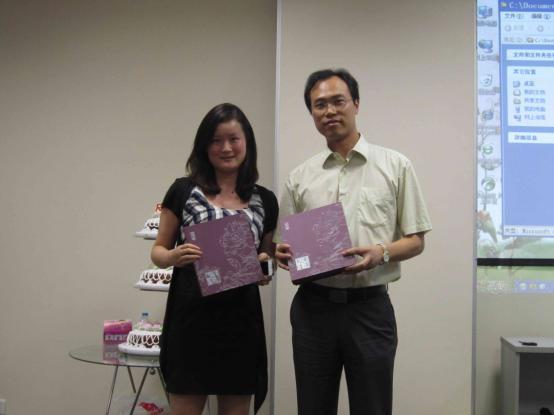 五周年忠诚员工领取奖品（RCC上海公司）