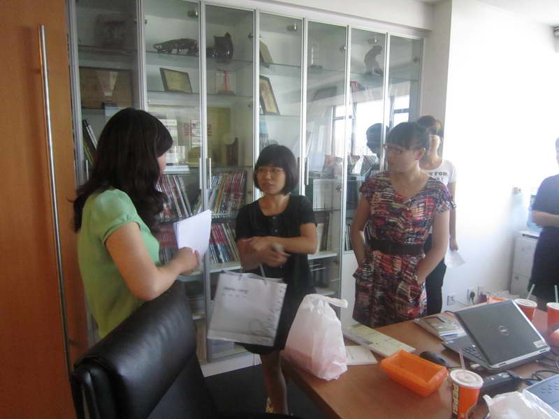 阿姆斯壮代表与设计师交流