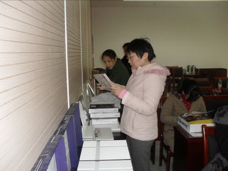 设计师会前观看产品展示